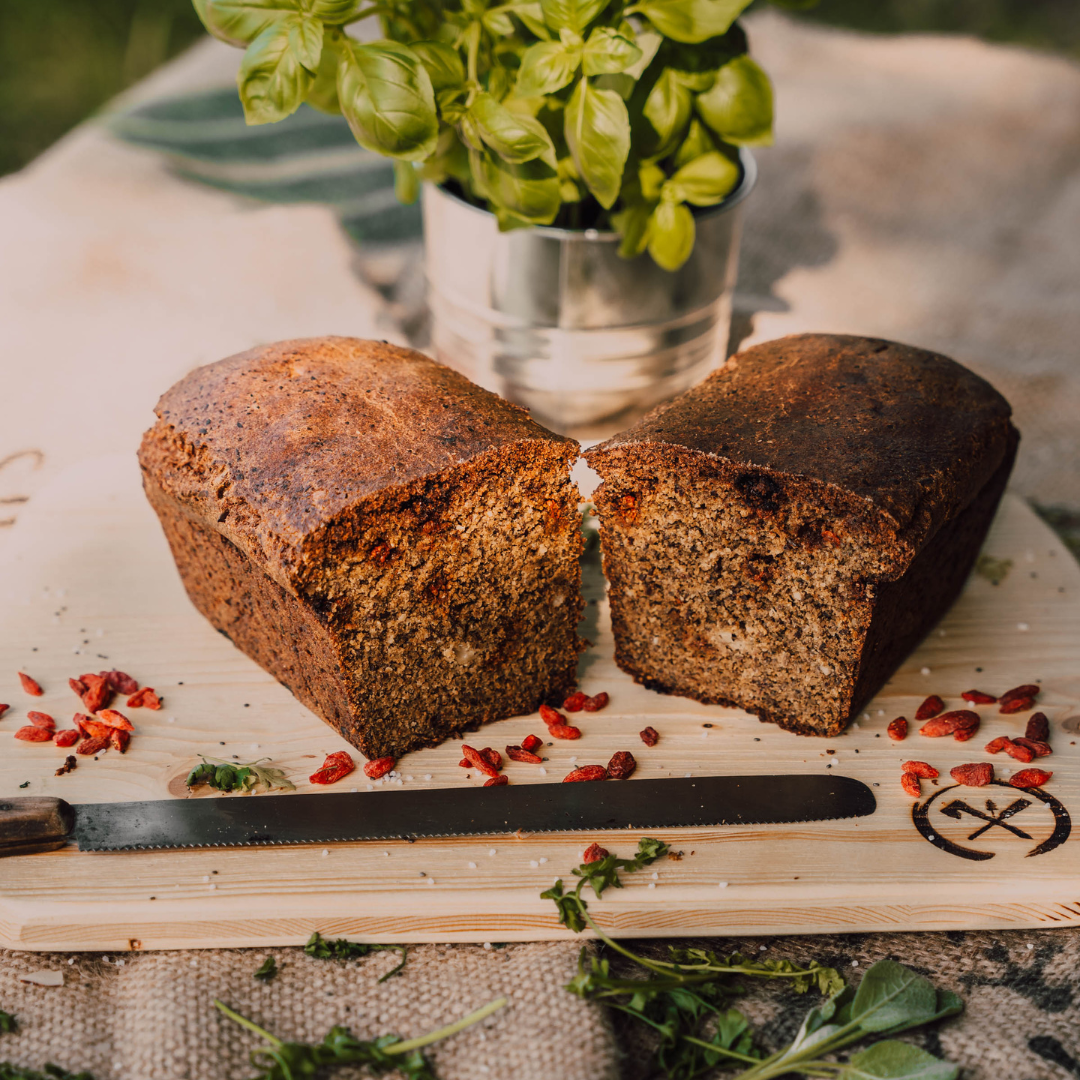 Gorgonzola-Goji-Erdnussmus-Brot