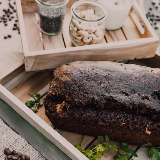 Cashew-Beeren-Sahne-Hirtenkäse-Brot
