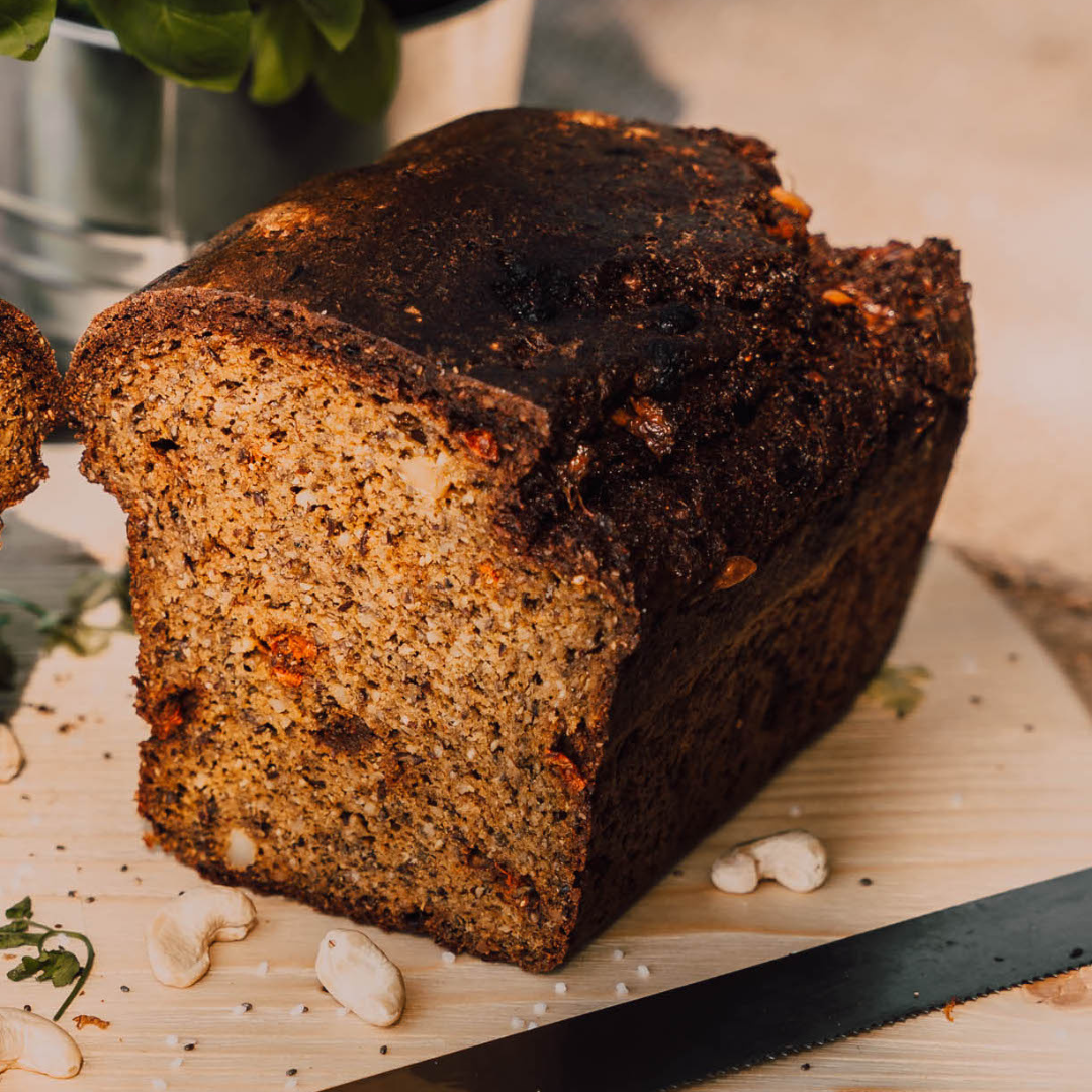 Cashew-Beeren-Sahne-Hirtenkäse-Brot