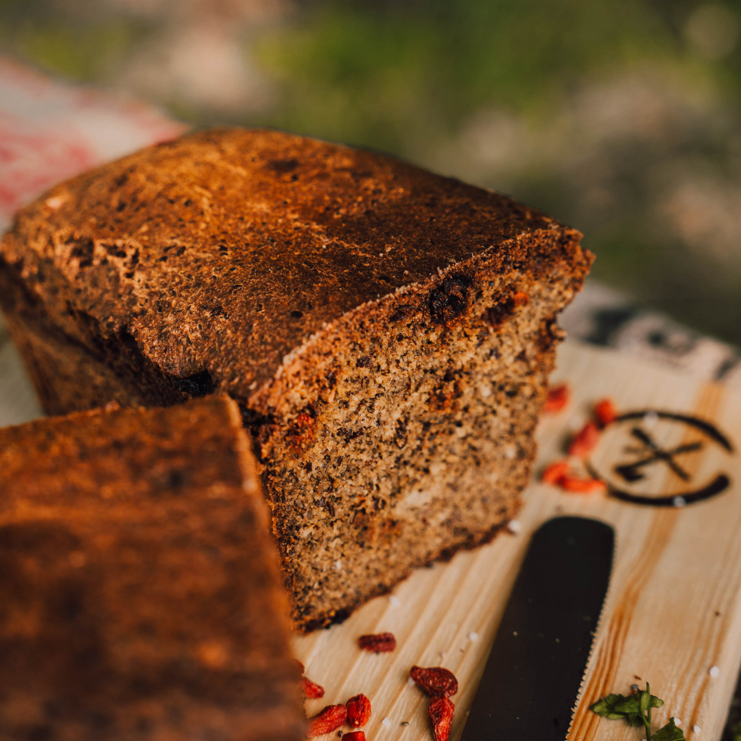 Gorgonzola-Goji-Erdnussmus-Brot