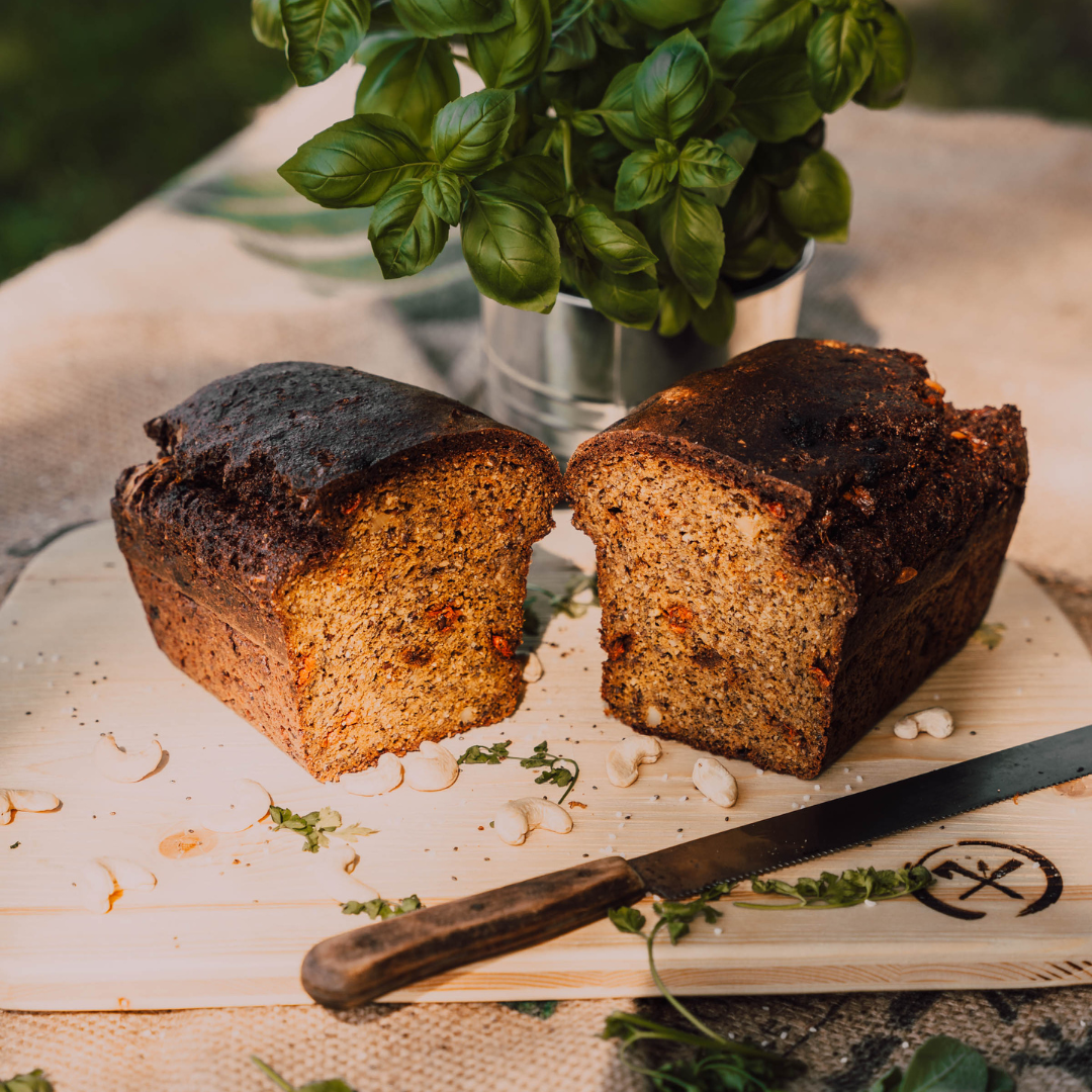Cashew-Beeren-Sahne-Hirtenkäse-Brot