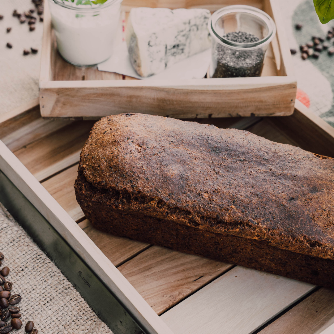 Gorgonzola-Goji-Erdnussmus-Brot