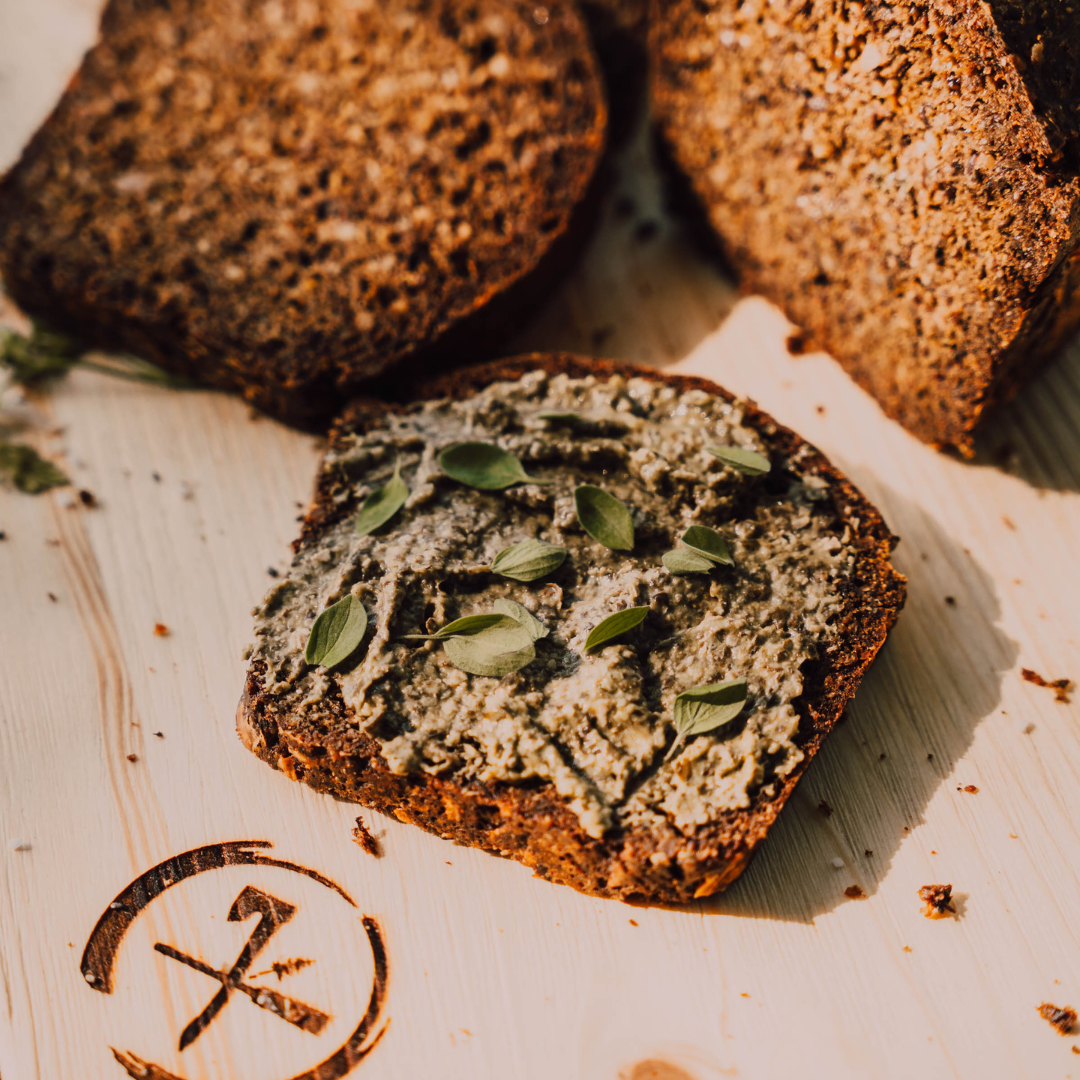 Cheddar-Walnuss-Butterschinkenspeck-Brot