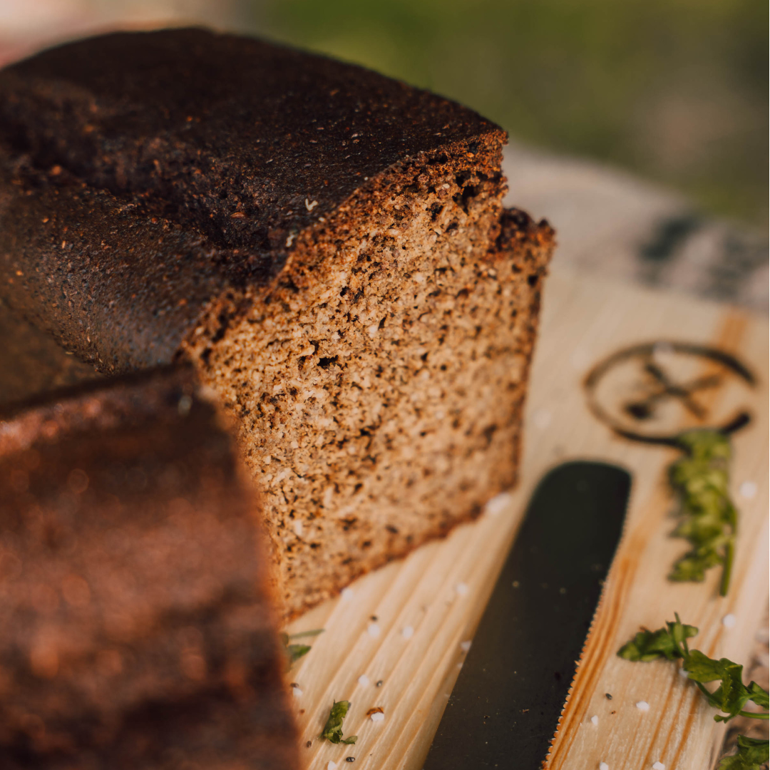 Hanfmilch-Walnusscreme-Brot